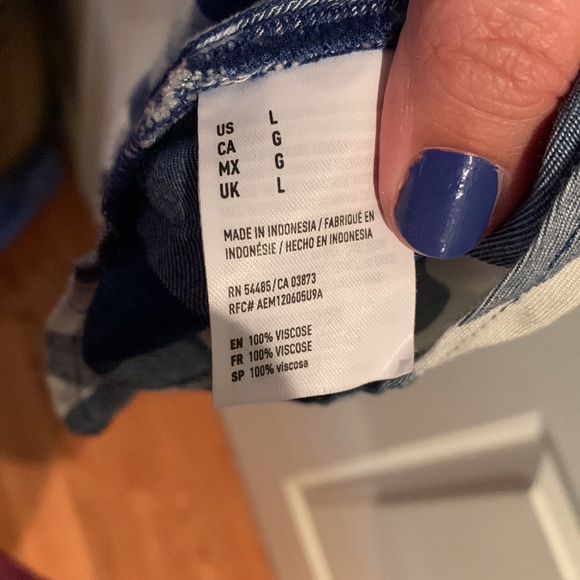 EUC Plaid SS Button Top - Picture 6 of 7